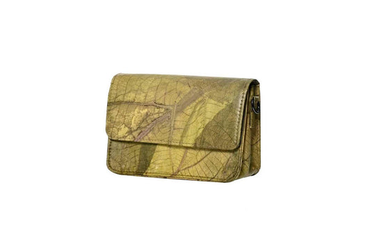https://cdn.shopify.com/s/files/1/0674/9706/6816/products/Green-Clutch2.jpg?v=1742350473