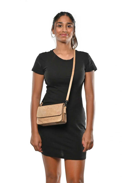 https://cdn.shopify.com/s/files/1/0674/9706/6816/products/Beige-Clutch5.jpg?v=1742350445