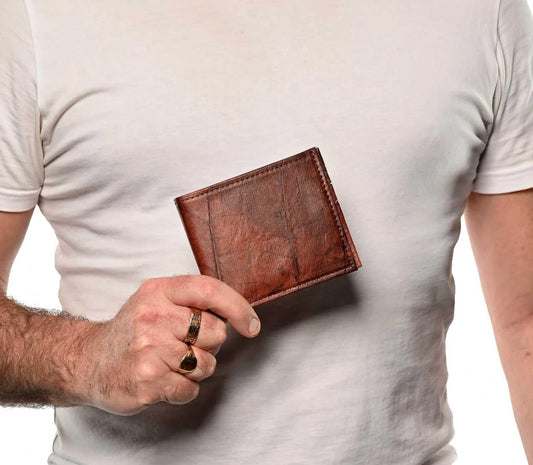 https://cdn.shopify.com/s/files/1/0674/9706/6816/products/Brown-Wallet-with-Coin-Purse2.jpg?v=1742350369