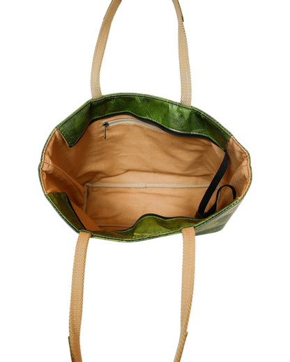 https://cdn.shopify.com/s/files/1/0674/9706/6816/files/Canva-MelbourneToteGreen4.png?v=1750380588