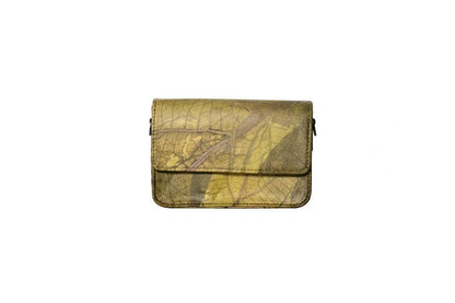 https://cdn.shopify.com/s/files/1/0674/9706/6816/products/Green-Clutch4.jpg?v=1742350475