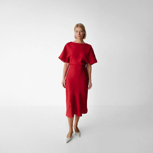 https://images.squarespace-cdn.com/content/v1/5994273337c5815907f65fce/2fcfdda3-1c44-4ca7-a6a9-d651e6fcc888/linen-dress-nako-1.jpg?format=2500w