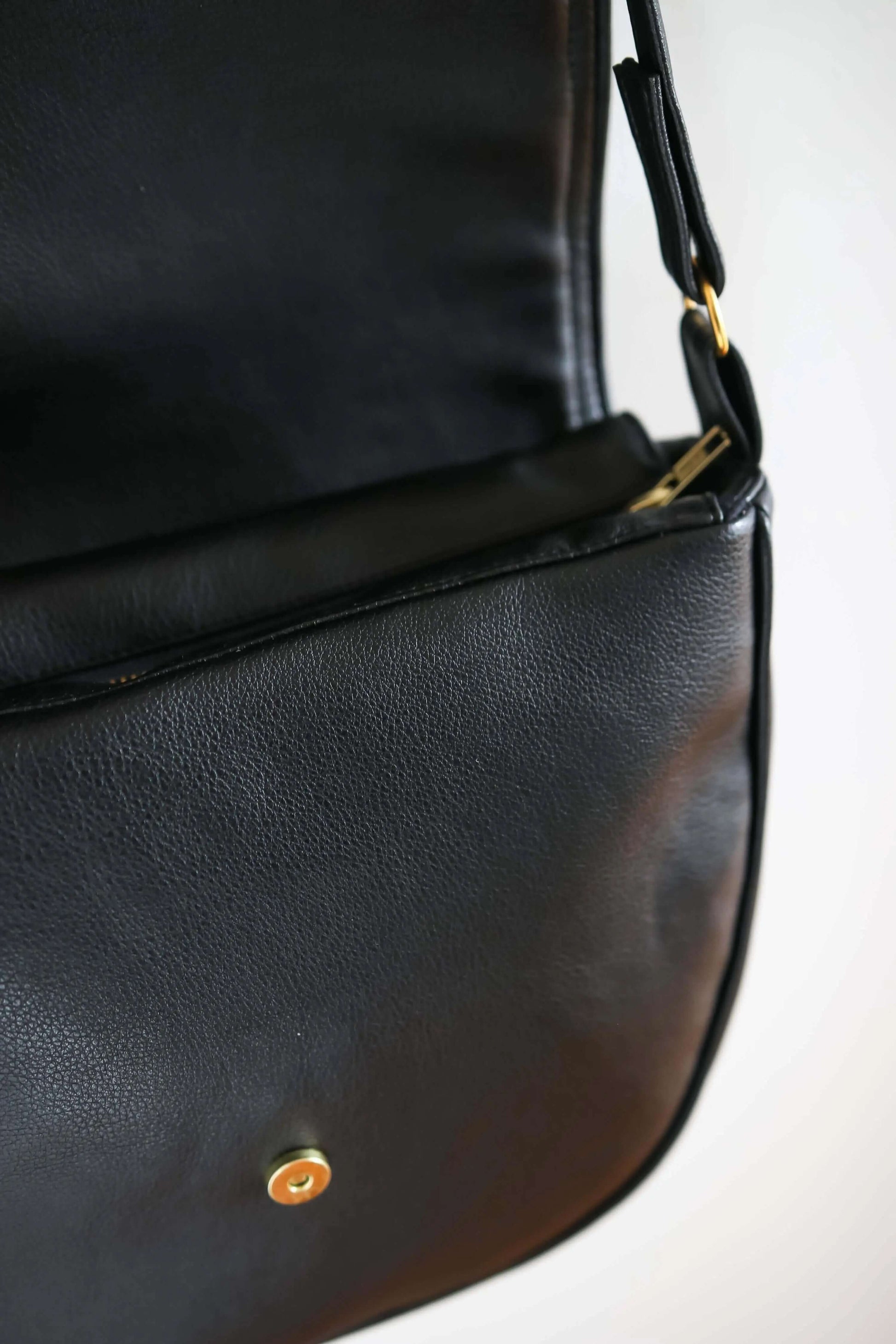 Alia - Cactus Leather Saddle Vegan Bag Velvet Heartbeat