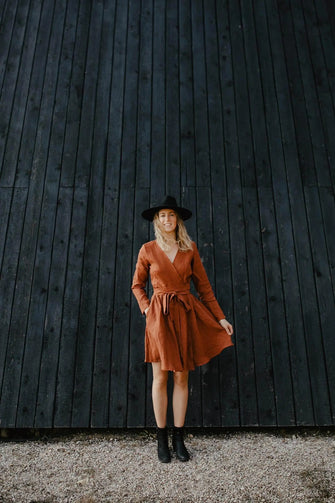 Berlin Redwood linen dress Mantaikotai