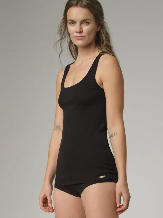 Black organic fair-trade top by Comazo Comazo