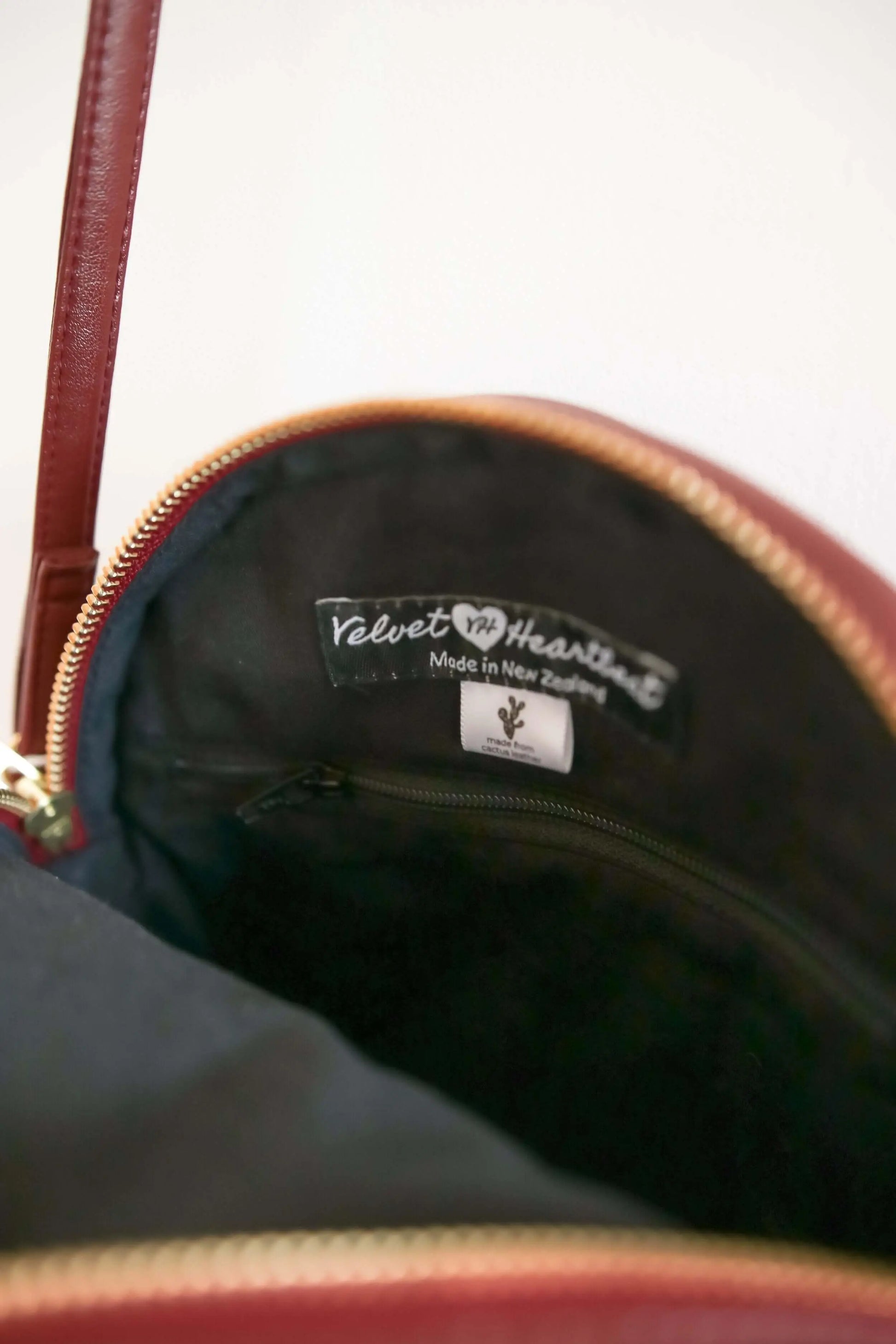 Chloë - Vegan Cactus Leather Crossbody Bag Velvet Heartbeat